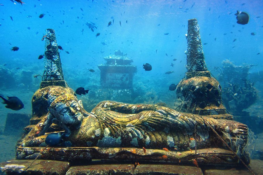 巴厘岛潜水神像